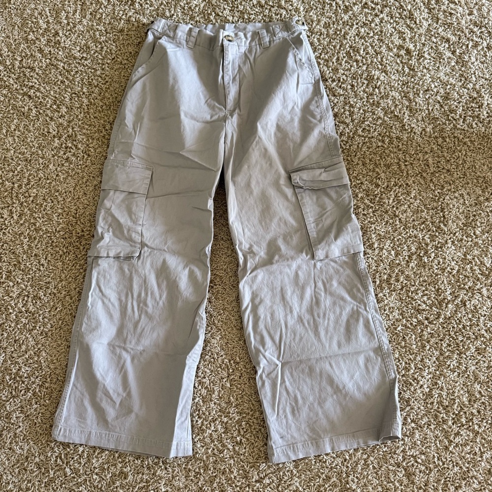 Woman’s Gray Cargo Pants